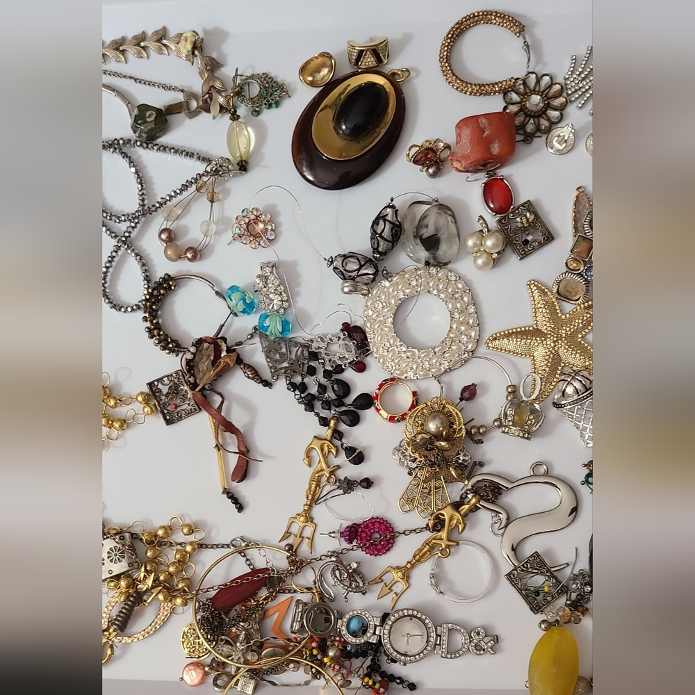 Craft Jewelry Lot Beads Bits Baubles Estate TONS Great pieces Pendants Charms - Picture 3 of 16